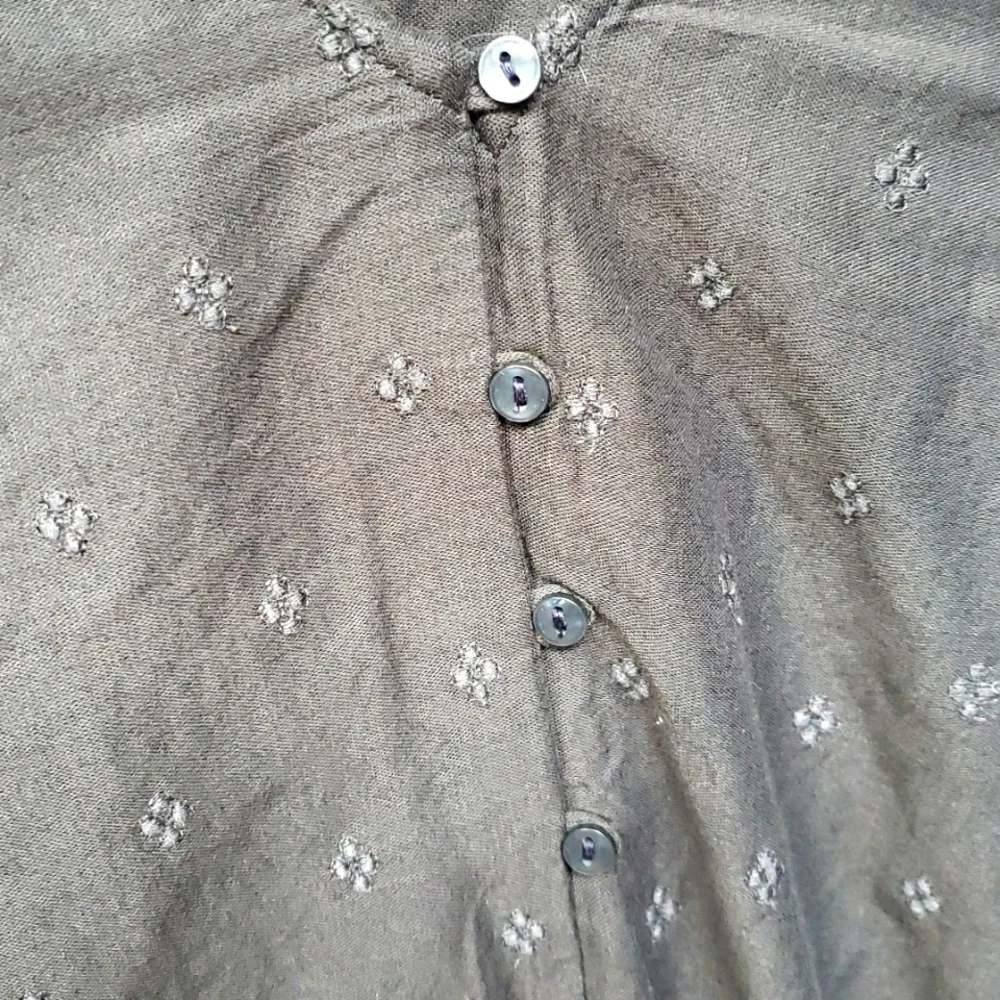 Old Navy black button blouse swiss dot puff M